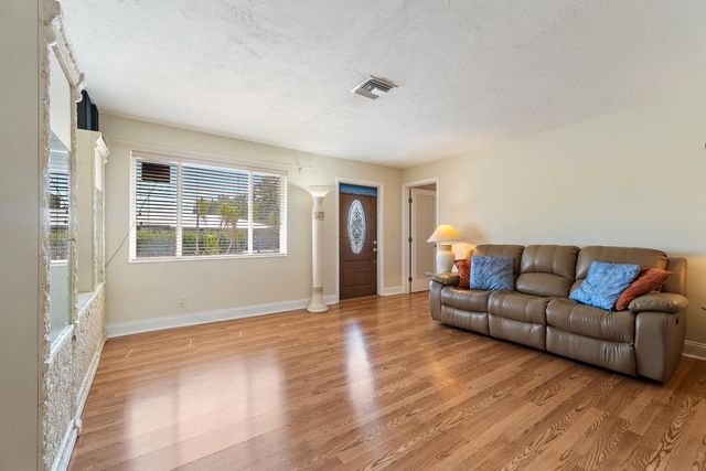 815 W Laird Drive, Jupiter, FL 33458