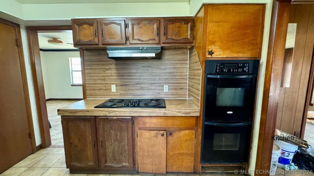 14795 W 806 Road, Tahlequah, OK 74464