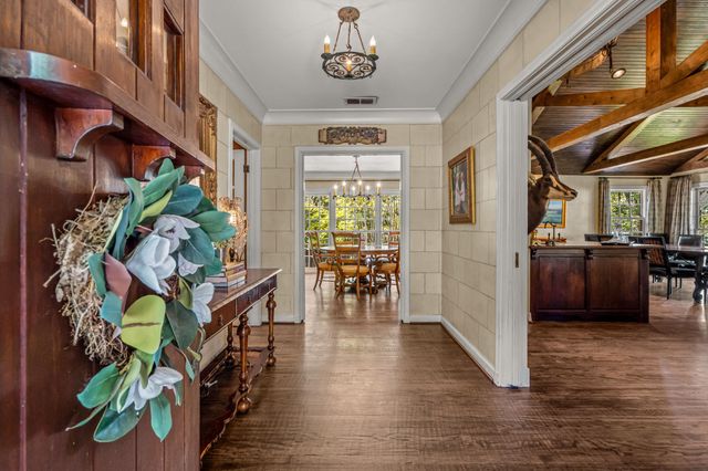 425 Crestwood Drive, Fort Worth, TX 76107
