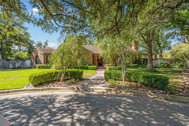 425 Crestwood Drive, Fort Worth, TX 76107