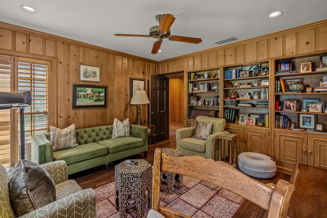 425 Crestwood Drive, Fort Worth, TX 76107