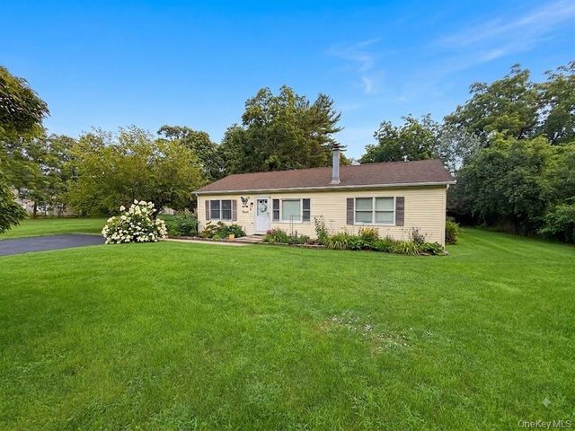 72 Locust Avenue, Oakdale, NY 11769