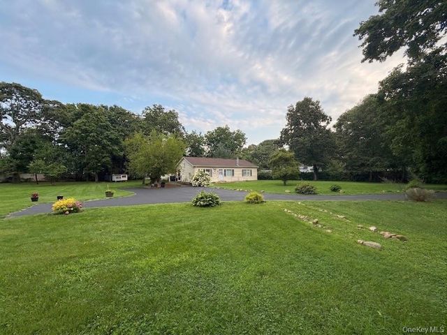 72 Locust Avenue, Oakdale, NY 11769