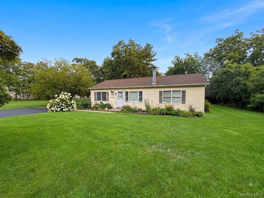 72 Locust Avenue, Oakdale, NY 11769 — photo 2