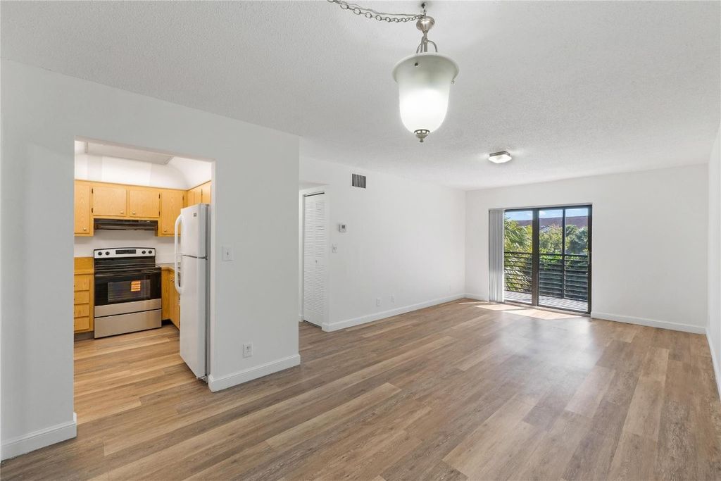 3720 N Pine Island Road 333, Sunrise, FL 33351