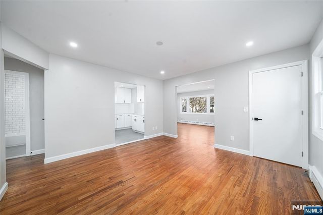 104 Hayward Place, Wallington, NJ 07057