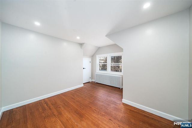 104 Hayward Place, Wallington, NJ 07057