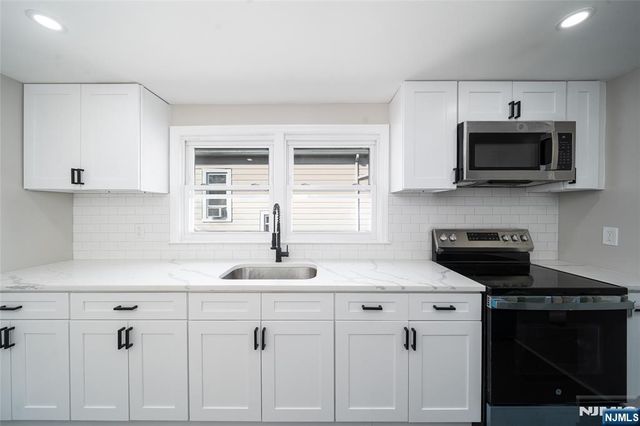 104 Hayward Place, Wallington, NJ 07057