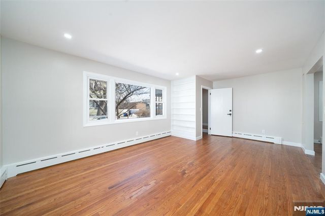 104 Hayward Place, Wallington, NJ 07057