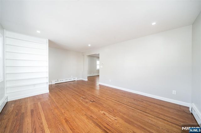 104 Hayward Place, Wallington, NJ 07057