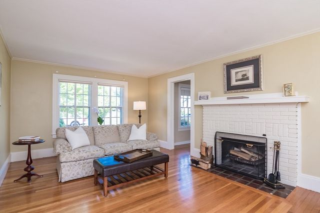 20 Wenonah Pl, Longmeadow, MA 01106