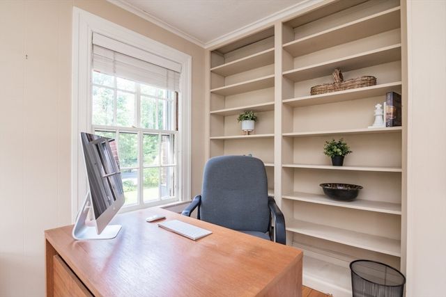 20 Wenonah Pl, Longmeadow, MA 01106