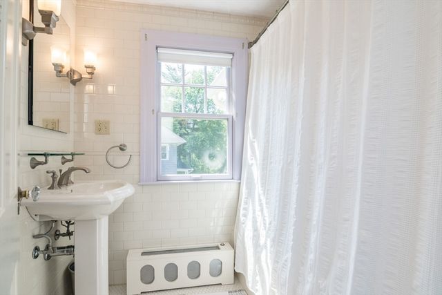 20 Wenonah Pl, Longmeadow, MA 01106