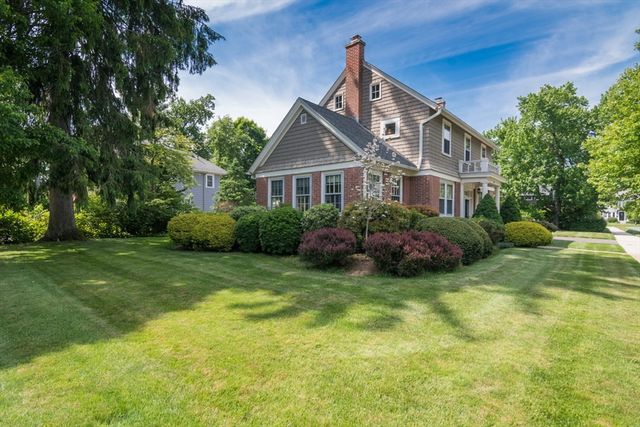 20 Wenonah Pl, Longmeadow, MA 01106