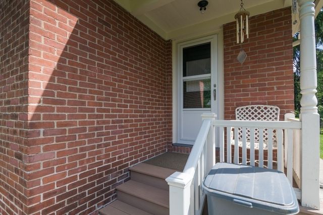 20 Wenonah Pl, Longmeadow, MA 01106