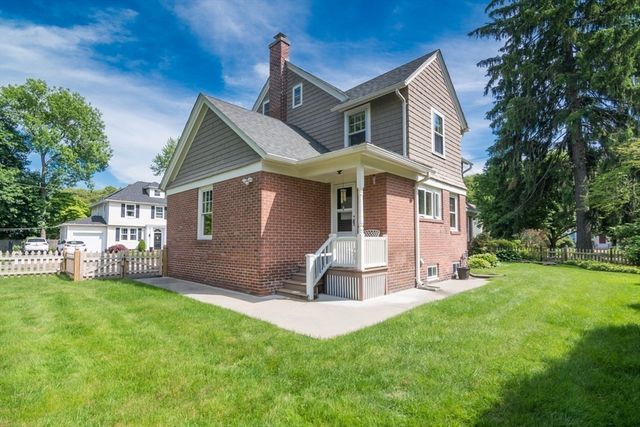 20 Wenonah Pl, Longmeadow, MA 01106