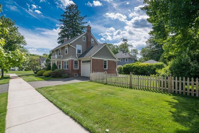 20 Wenonah Pl, Longmeadow, MA 01106