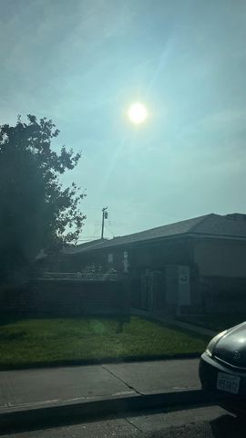 3462 E Clinton Avenue, Fresno, CA 93703