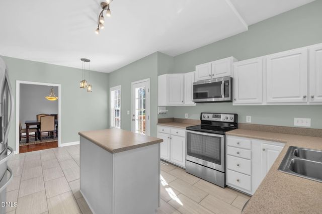 5413 Country Hills Drive, Mcleansville, NC 27301