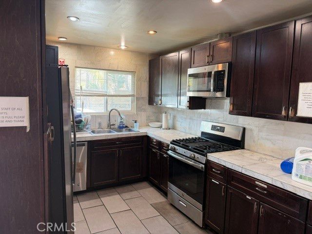 395 Victoria, Costa Mesa, CA 92627
