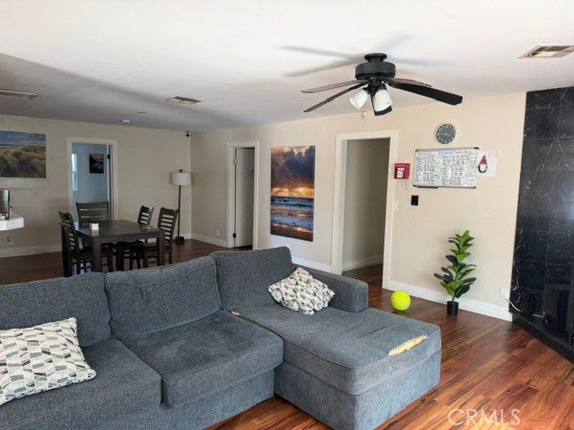 395 Victoria, Costa Mesa, CA 92627