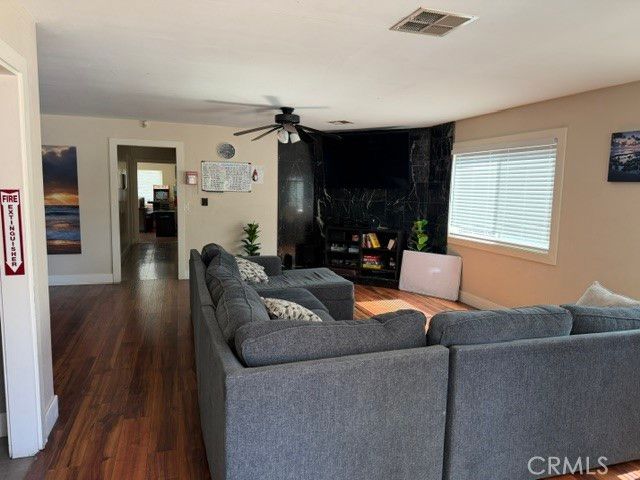 395 Victoria, Costa Mesa, CA 92627