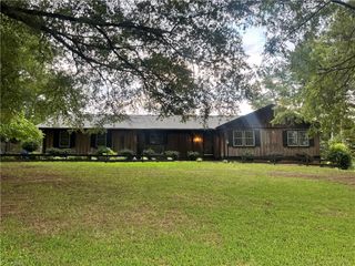 287 Dove Drive, Winston-salem, NC 27107