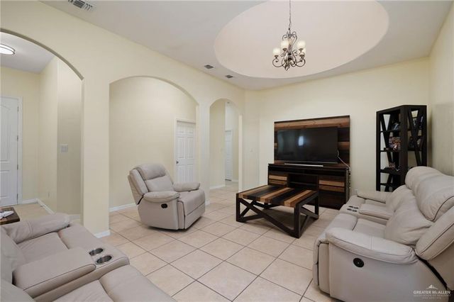 1021 W Esteban Avenue, Pharr, TX 78577