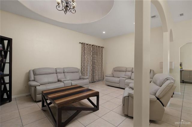 1021 W Esteban Avenue, Pharr, TX 78577