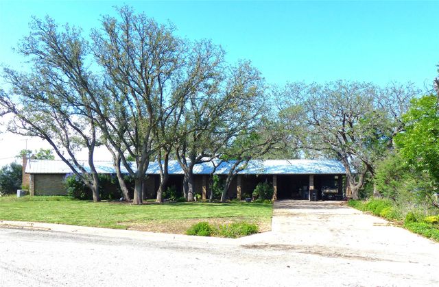 135 Lakeview, Brady, TX 76825