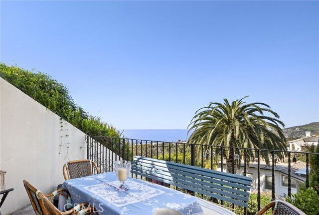 2100 Crestview Drive, Laguna Beach, CA 92651