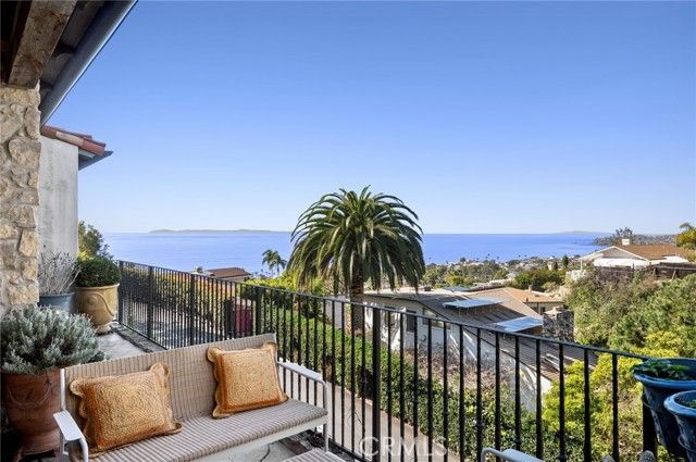 2100 Crestview Drive, Laguna Beach, CA 92651