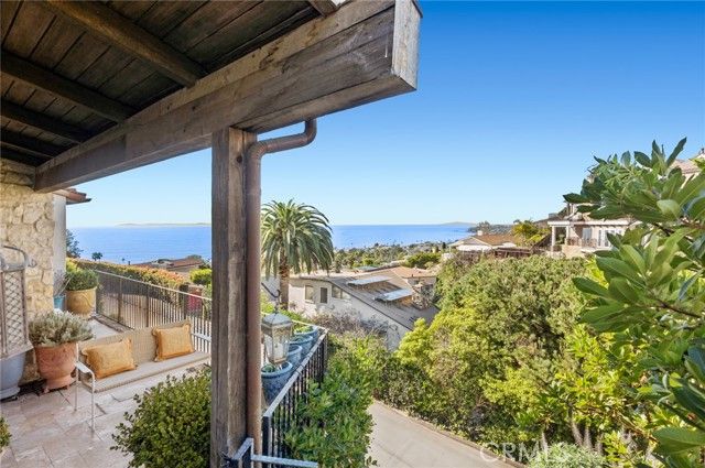 2100 Crestview Drive, Laguna Beach, CA 92651