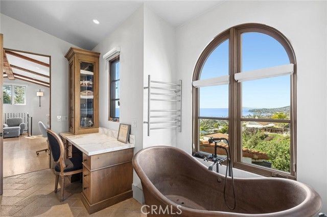 2100 Crestview Drive, Laguna Beach, CA 92651