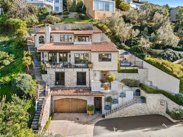 2100 Crestview Drive, Laguna Beach, CA 92651
