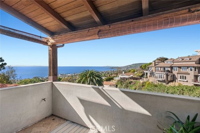 2100 Crestview Drive, Laguna Beach, CA 92651