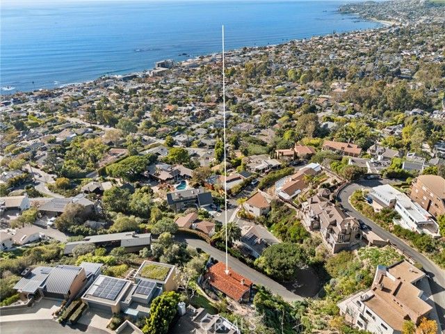 2100 Crestview Drive, Laguna Beach, CA 92651