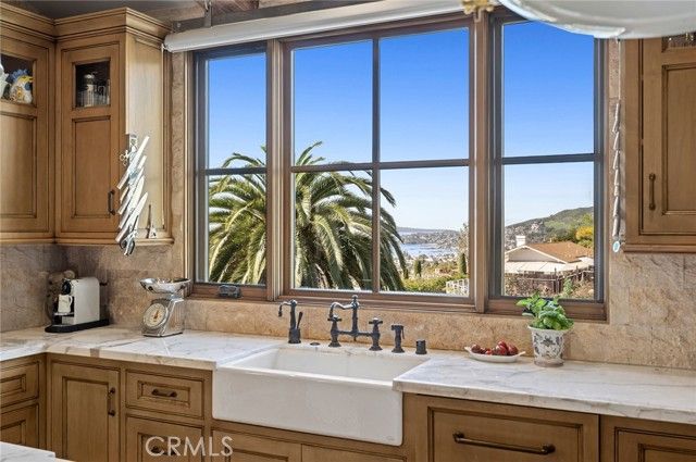 2100 Crestview Drive, Laguna Beach, CA 92651