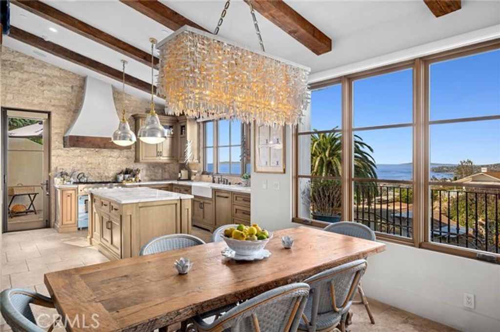 2100 Crestview Drive, Laguna Beach, CA 92651