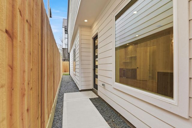 2916 Virginia St, Houston, TX 77098