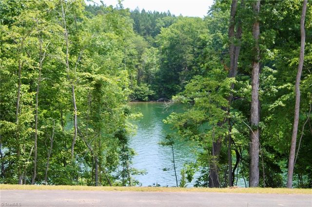 7640 Crossing Ridge Drive, Belews Creek, NC 27009