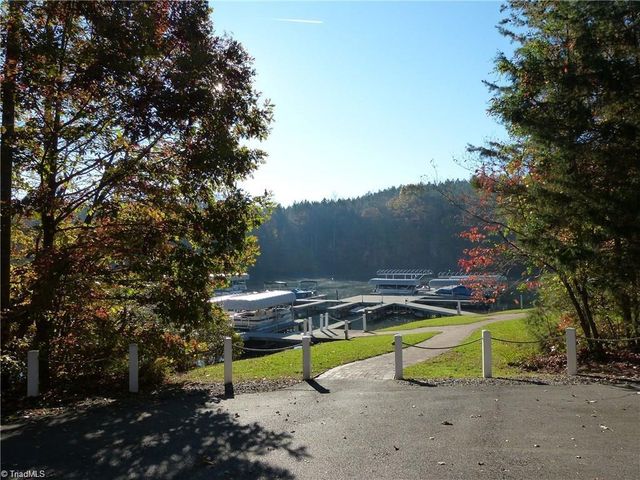 7640 Crossing Ridge Drive, Belews Creek, NC 27009