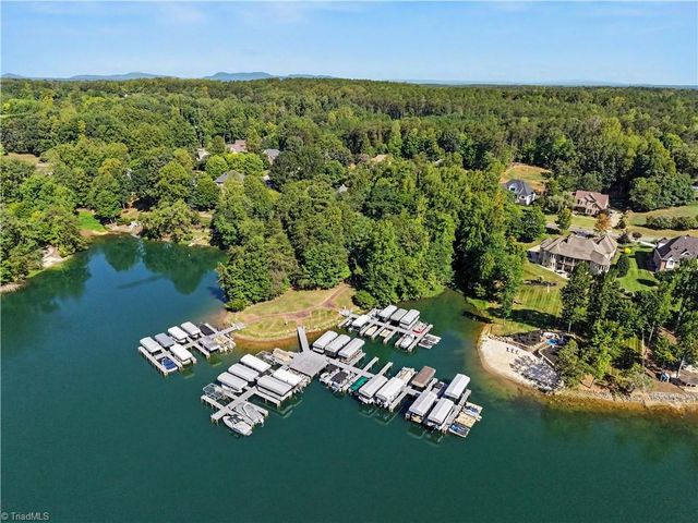 7640 Crossing Ridge Drive, Belews Creek, NC 27009