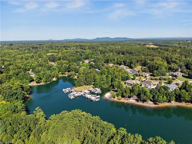 7640 Crossing Ridge Drive, Belews Creek, NC 27009