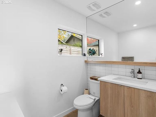 3590 Sw PATTON Rd C, Portland, OR 97221