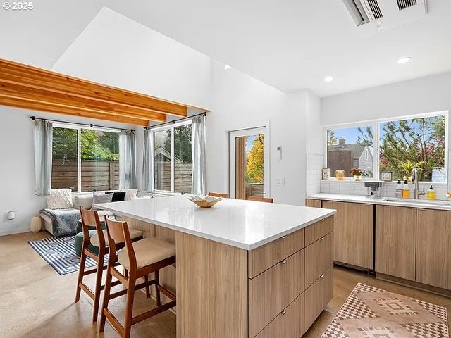 3590 Sw PATTON Rd C, Portland, OR 97221