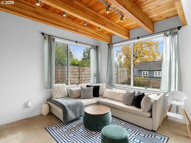 3590 Sw PATTON Rd C, Portland, OR 97221