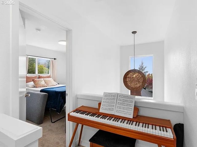 3590 Sw PATTON Rd C, Portland, OR 97221