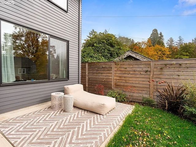 3590 Sw PATTON Rd C, Portland, OR 97221