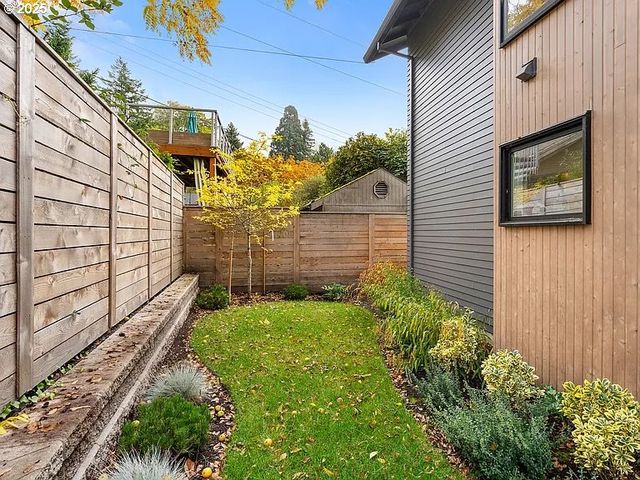 3590 Sw PATTON Rd C, Portland, OR 97221